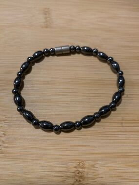 Hematite Beaded Magnetic Bracelet - Dark Gunmetal unisex